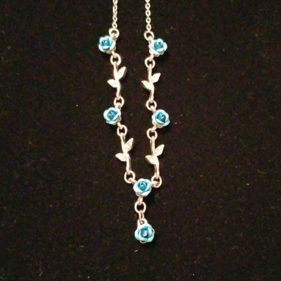 Necklace with blue roses - Picture 4 of 4